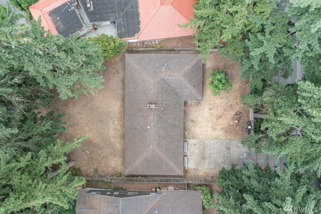 Property Photo: 115 N 145th St WA 98133