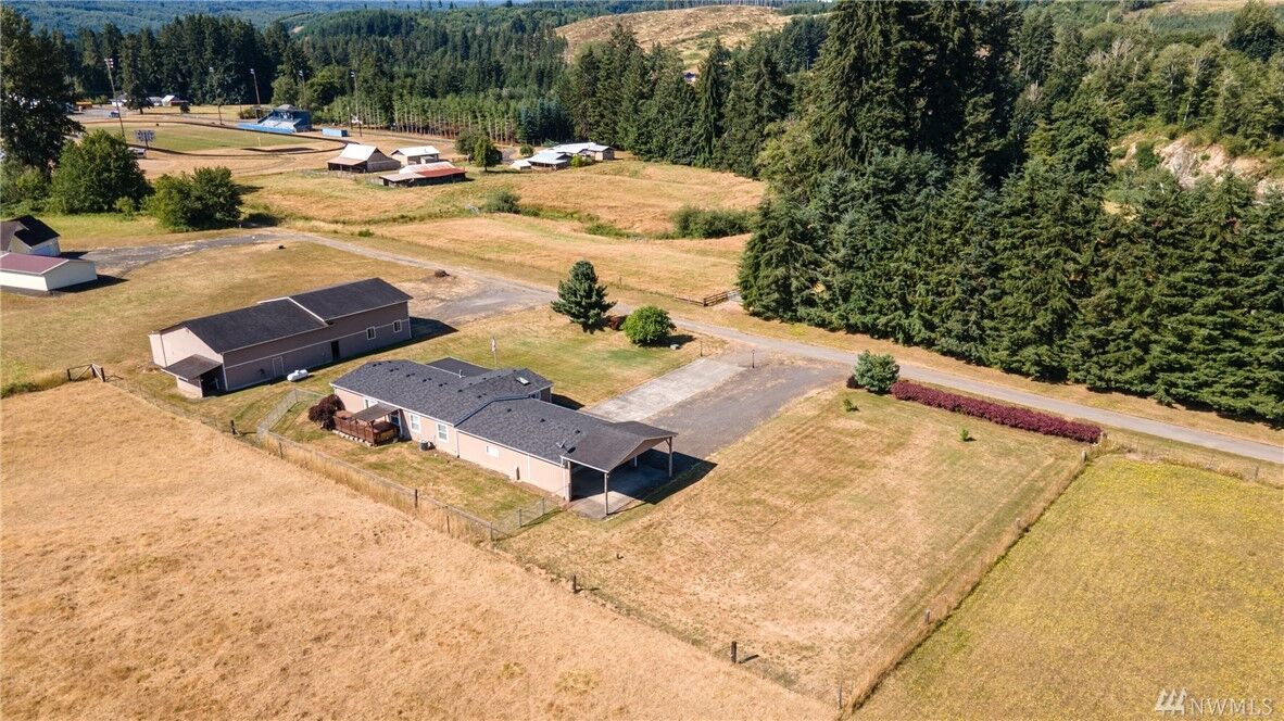 Property Photo:  930 N 2nd St Pl  WA 98572 