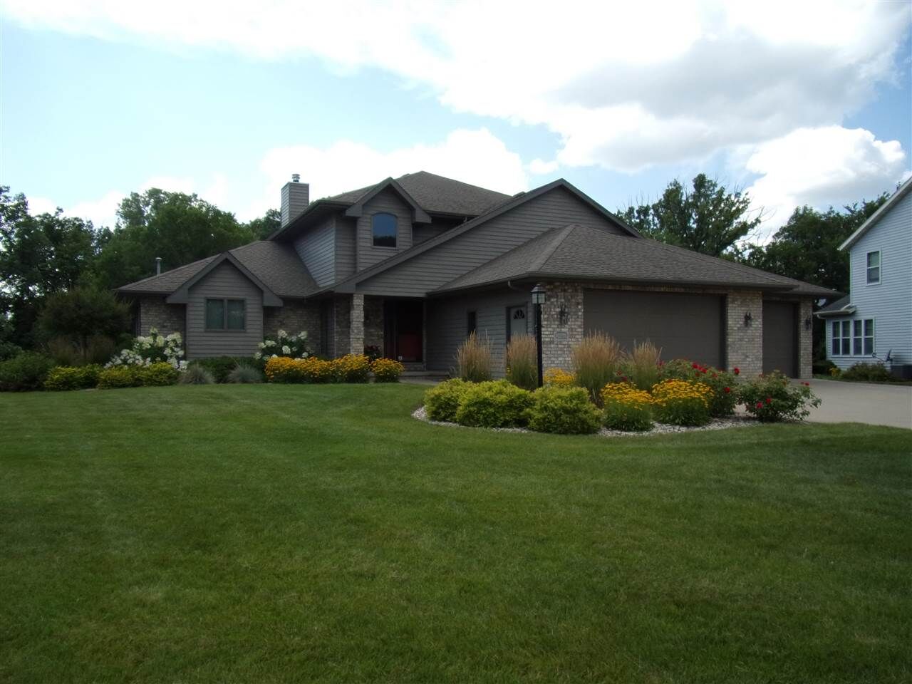 Property Photo:  W2511 Fieldside Court  WI 54915 