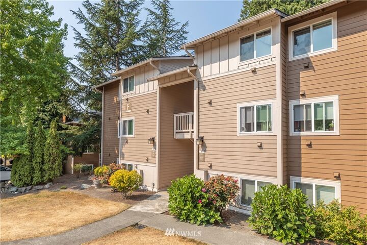 Property Photo: 14106 NE 181st Place F101 WA 98072