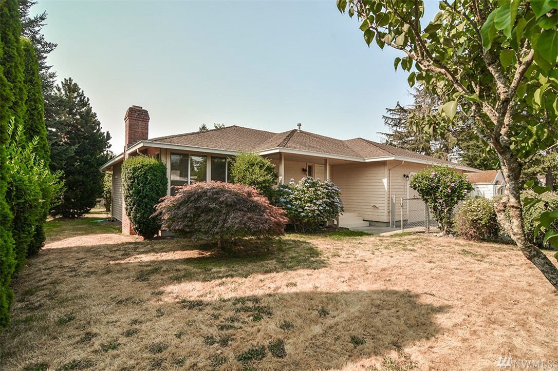 Property Photo: 1241 SW 150th St WA 98166