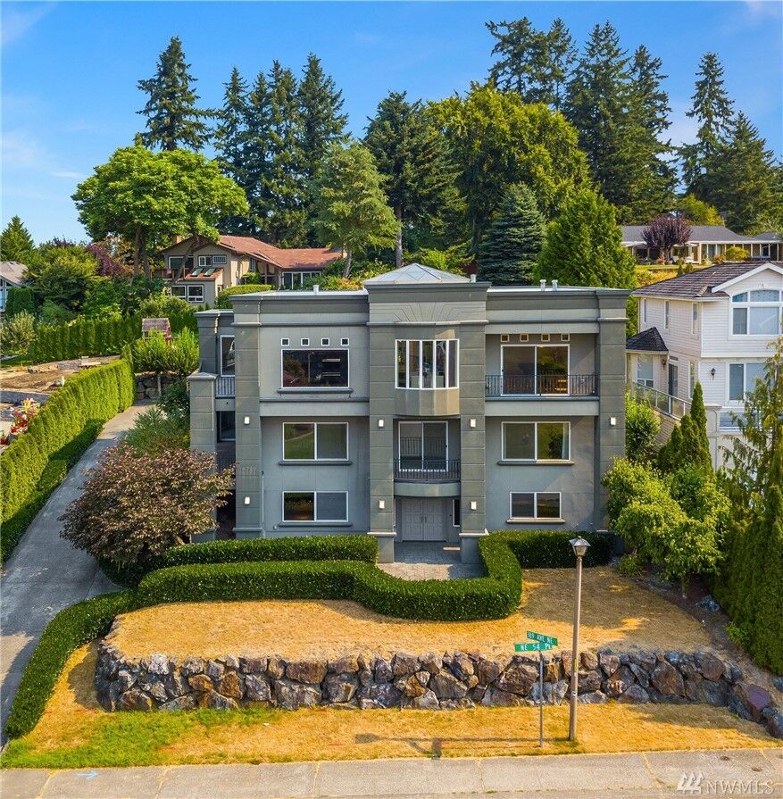 Property Photo:  18720 NE 54th Place  WA 98074 