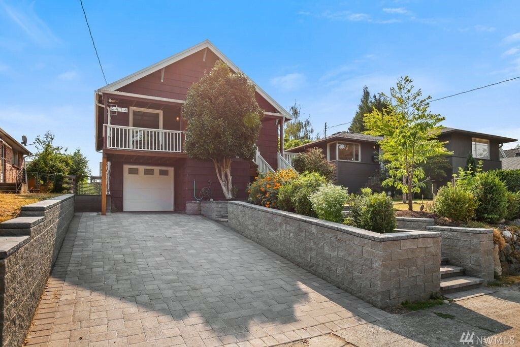 Property Photo:  4414 50th Ave S  WA 98118 