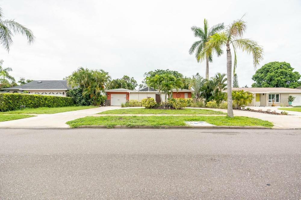 Property Photo:  7505 Alhambra Drive  FL 34209 