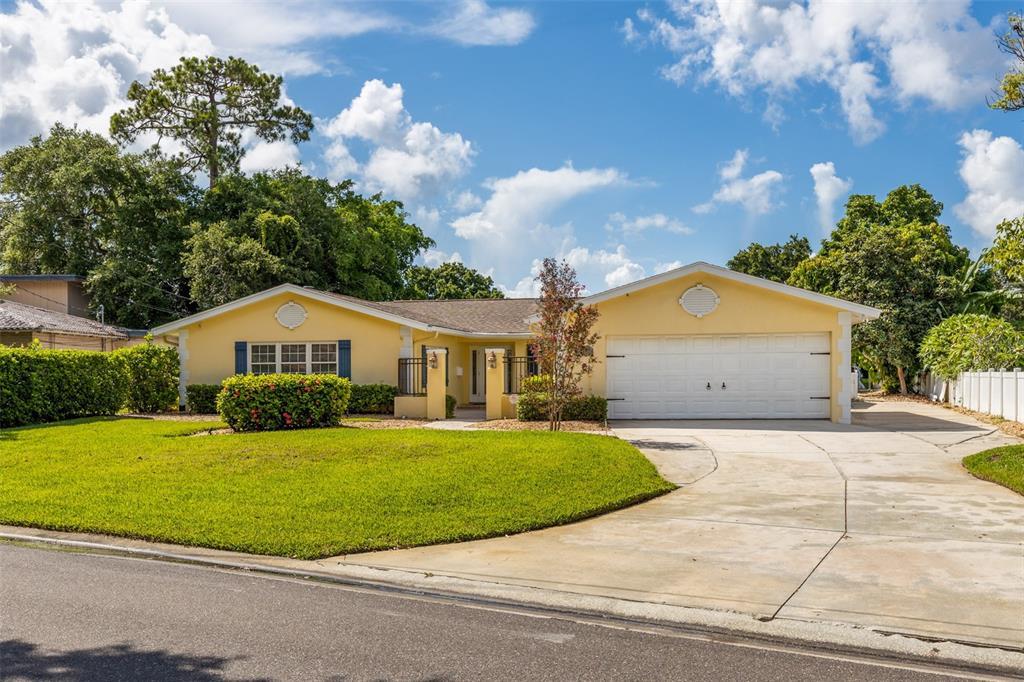 Property Photo: 5165 Dover Street NE FL 33703