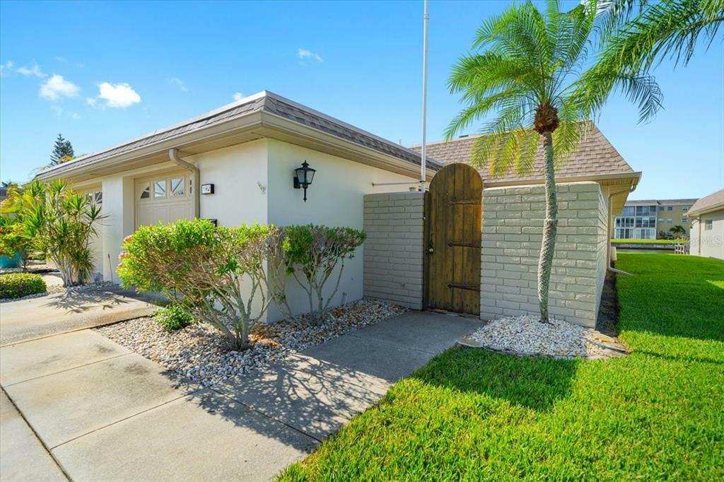 Property Photo:  192 Boca Ciega Point Boulevard N  FL 33708 