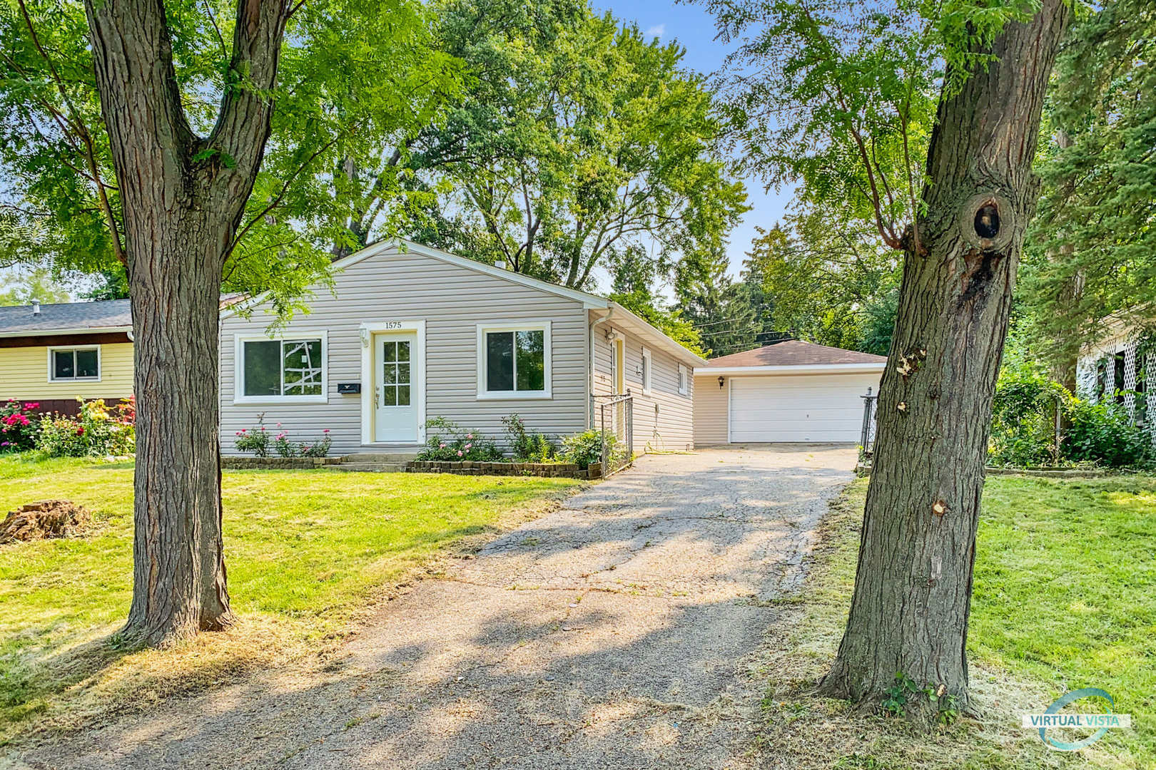 Property Photo:  1575 Highland Avenue  IL 60139 