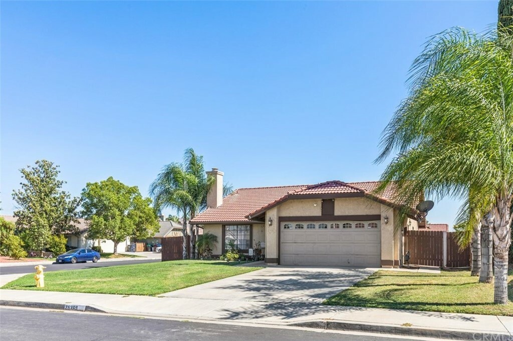 Property Photo:  25369 Valleywood Court  CA 92553 