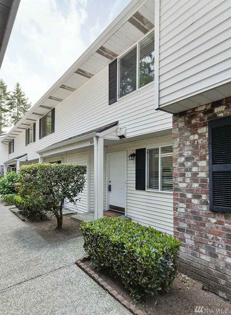 Property Photo: 957 12th St NE 945 WA 98002