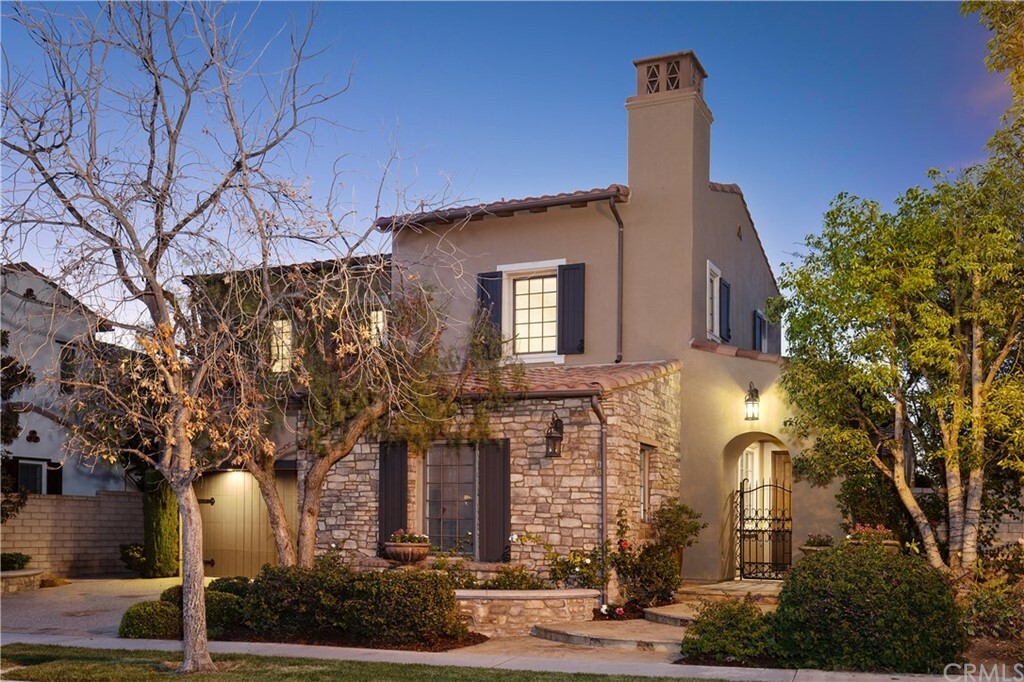 Property Photo: 25 Momento CA 92603