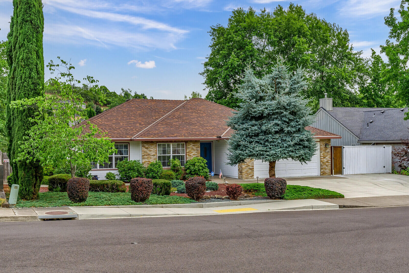 Property Photo: 4612 Eagle Trace Drive OR 97504