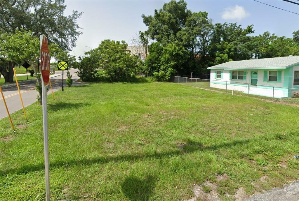 Property Photo:  812 Dr Martin Luther King Jr Way  FL 33844 