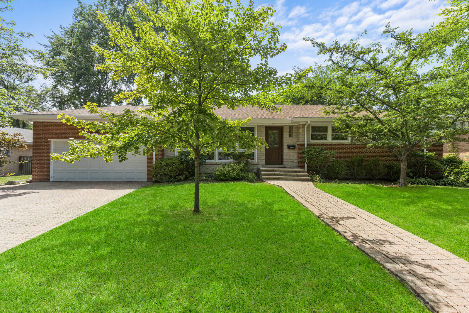 Property Photo: 8926 Lincolnwood Drive IL 60203