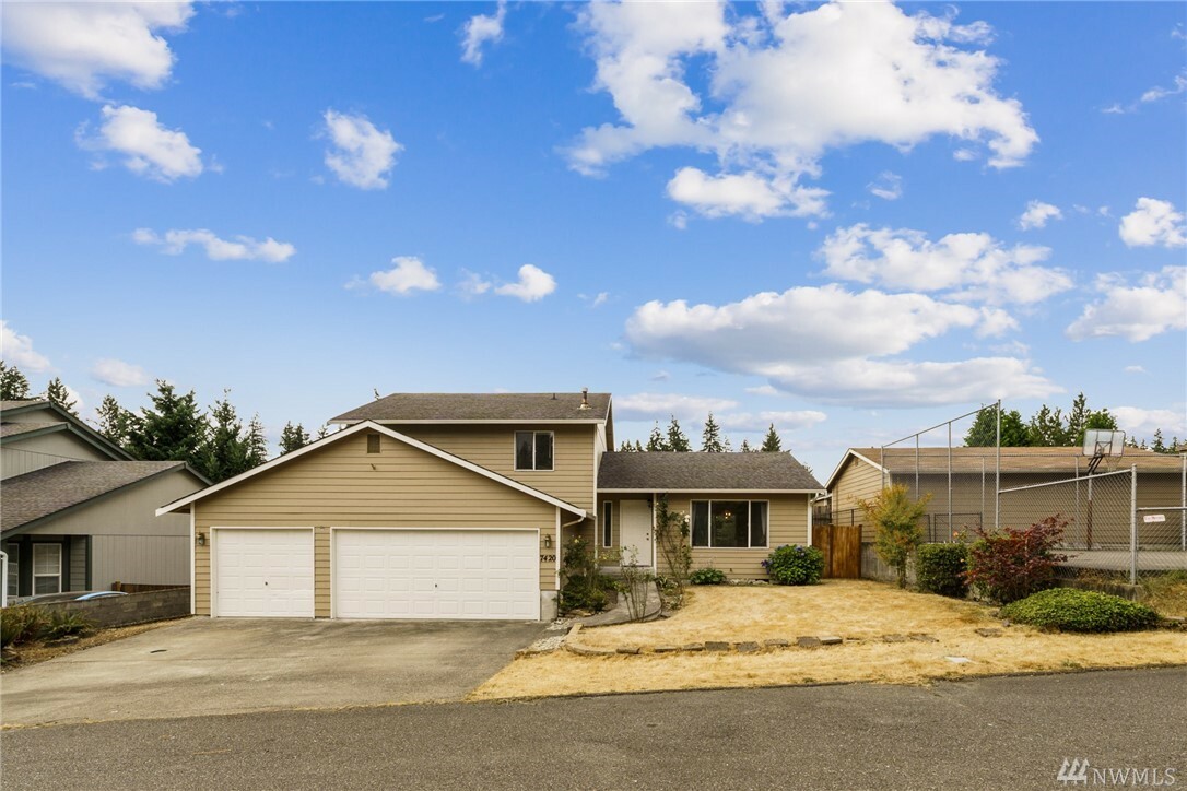 Property Photo: 7420 132nd St Ct E WA 98373