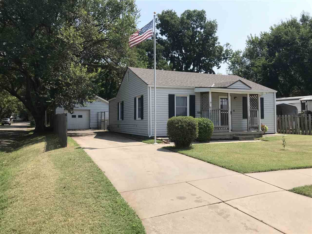 Property Photo: 422 N 1st Ave KS 67110