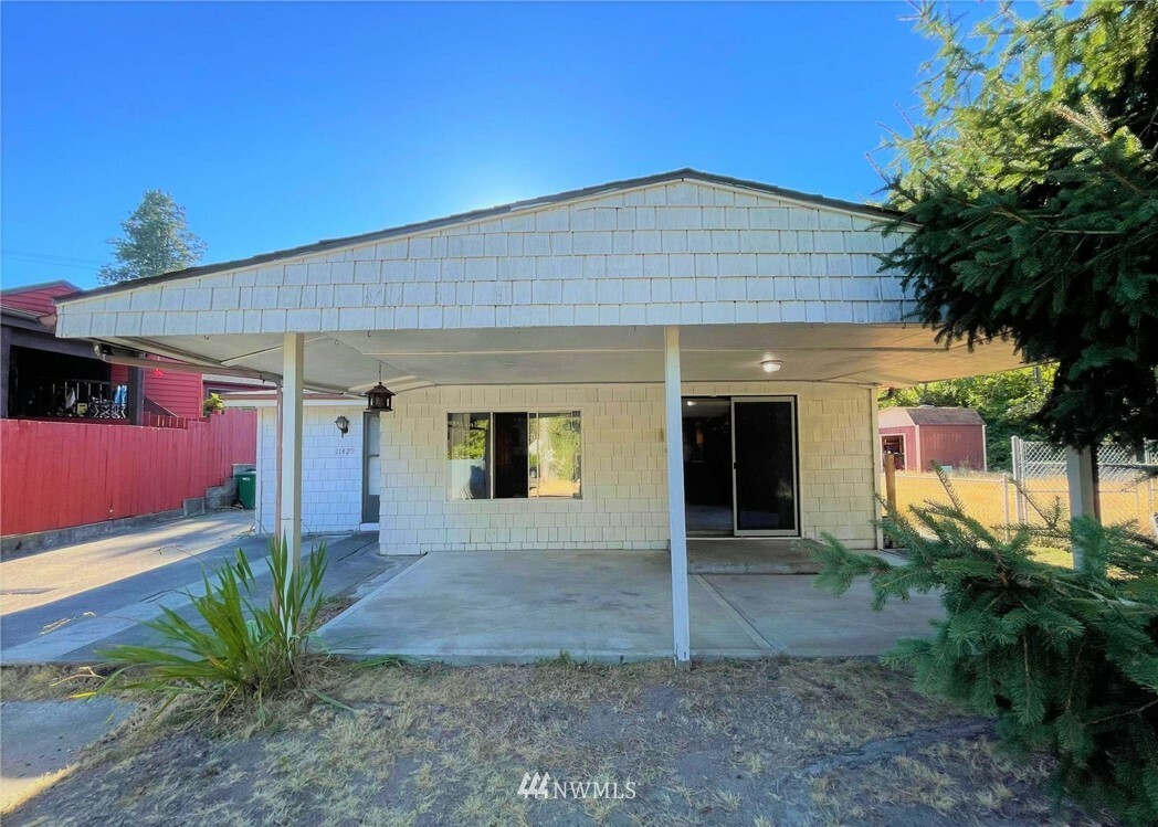 Property Photo:  11429 Roseberg Avenue S  WA 98168 