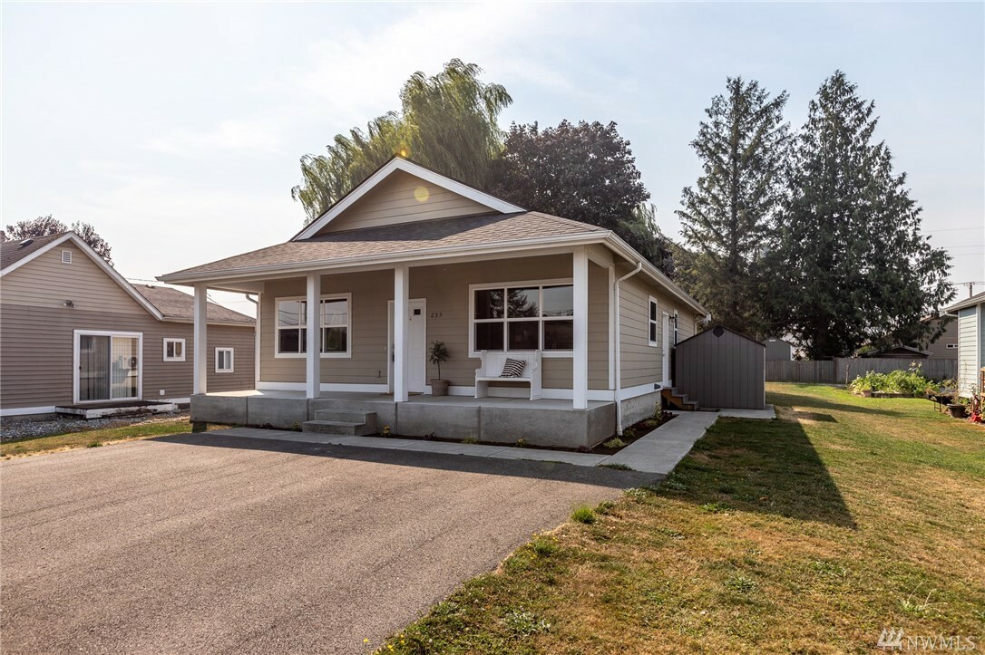 Property Photo:  235 Morton St.  WA 98295 