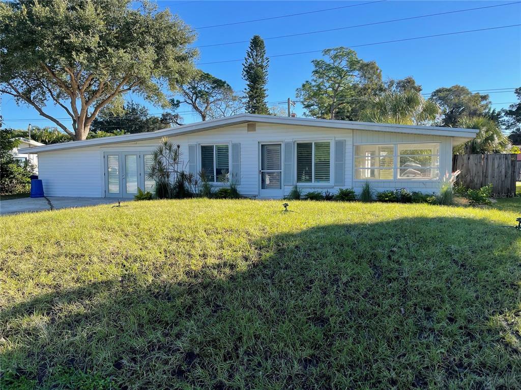 Property Photo:  8717 Peggy Avenue  FL 34231 