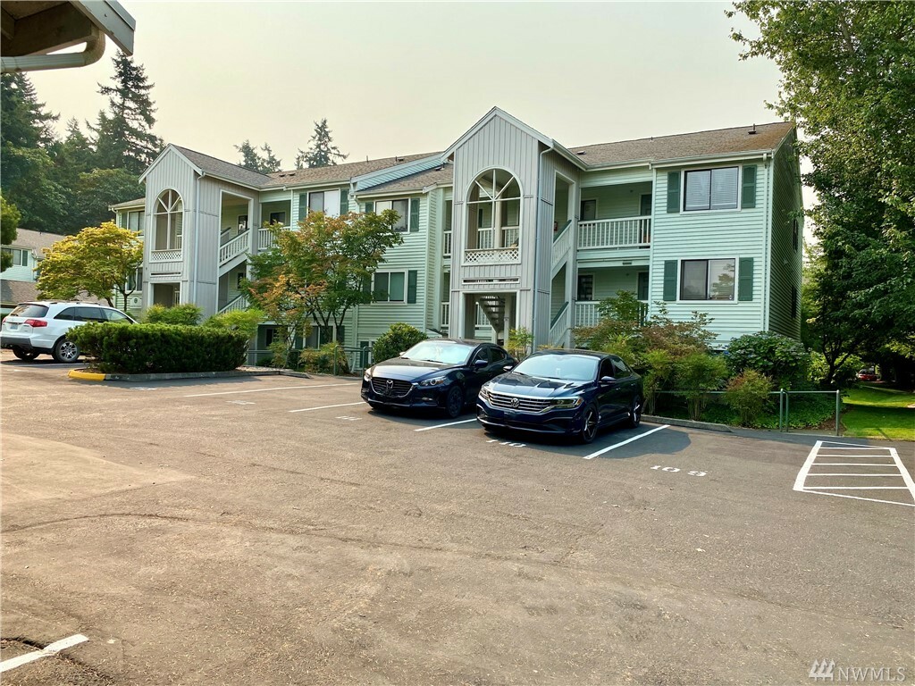 Property Photo: 25005 98th Pl S C304 WA 98030