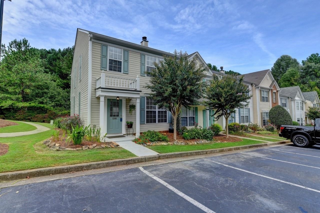 Property Photo:  1200 Whitestone Ridge  GA 30005 