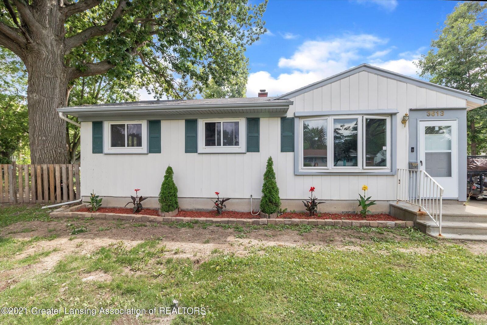 Property Photo: 3613 Glenbrook Drive MI 48911