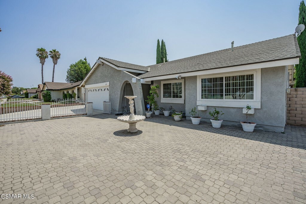 Property Photo:  1112 Arcane Street  CA 93065 