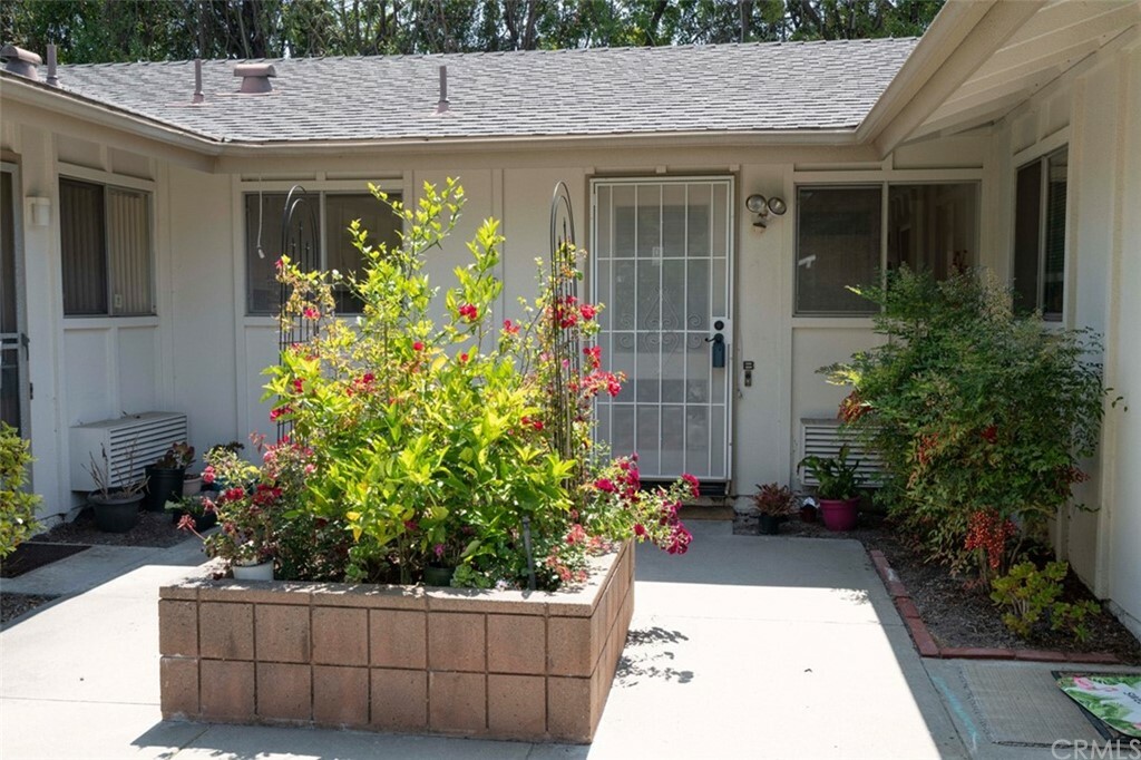 Property Photo:  337 Avenida Sevilla B  CA 92637 