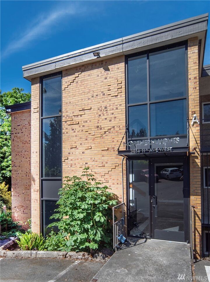 Property Photo: 3814 W 11th Ave 12 WA 98119