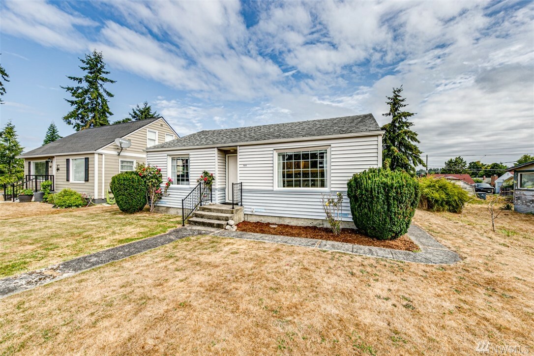 Property Photo:  505 E Tenth St  WA 98362 