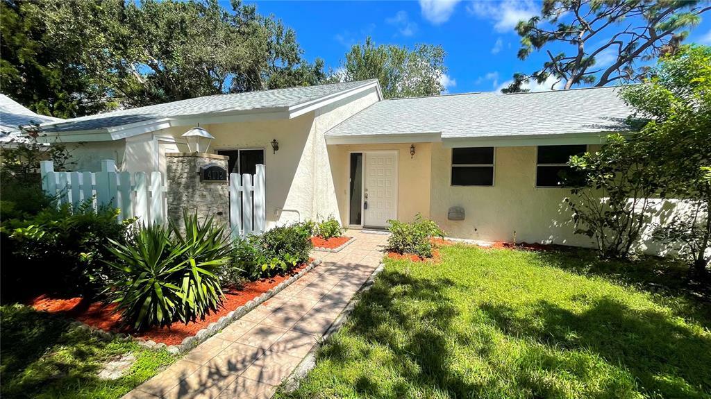 Property Photo: 4012 Poinciana Court FL 34684
