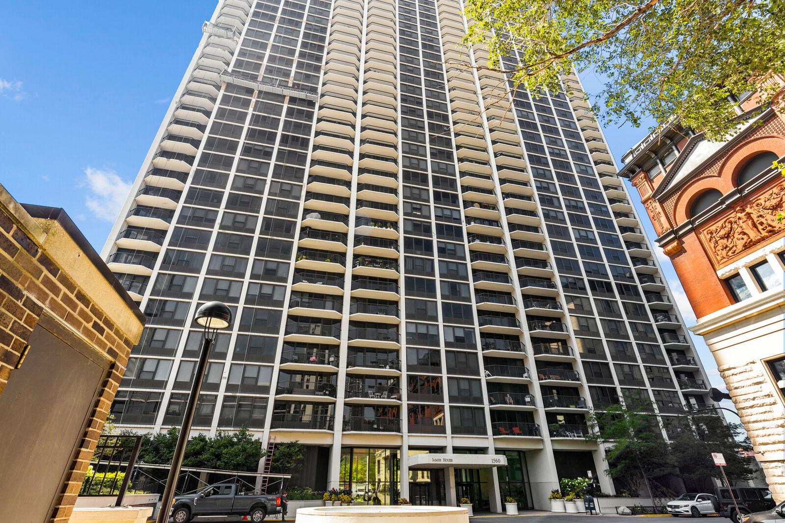 Property Photo:  1560 N Sandburg Terrace 2811  IL 60610 