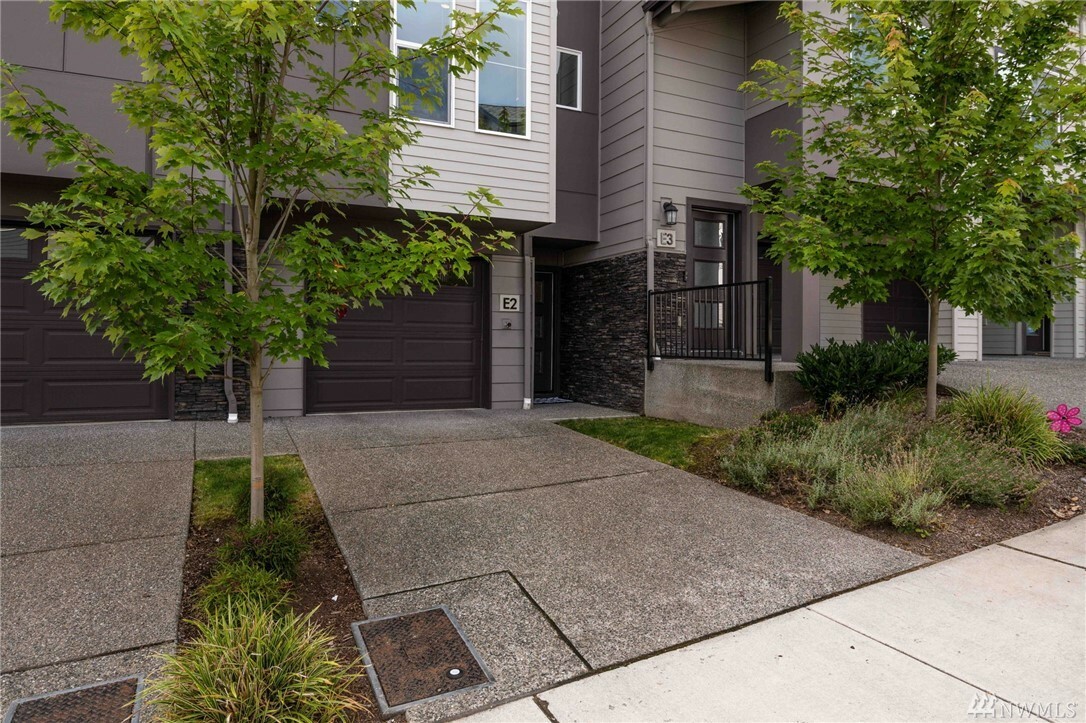 Property Photo:  15720 Meadow Rd E-2  WA 98087 