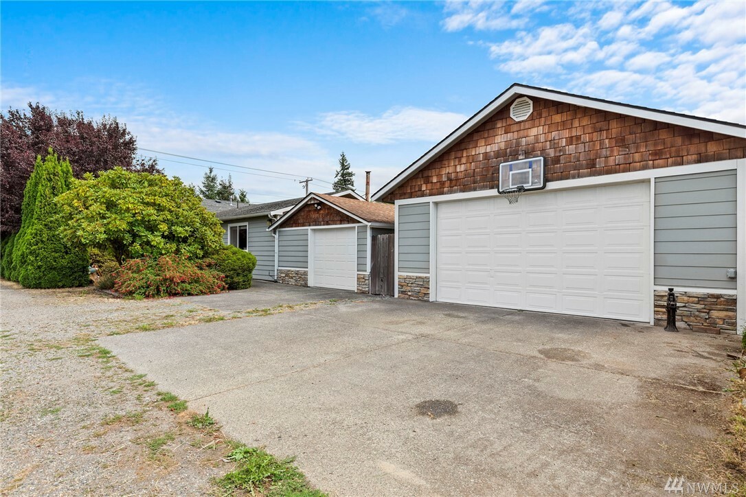 Property Photo:  1001 Bennett Rd  WA 98284 