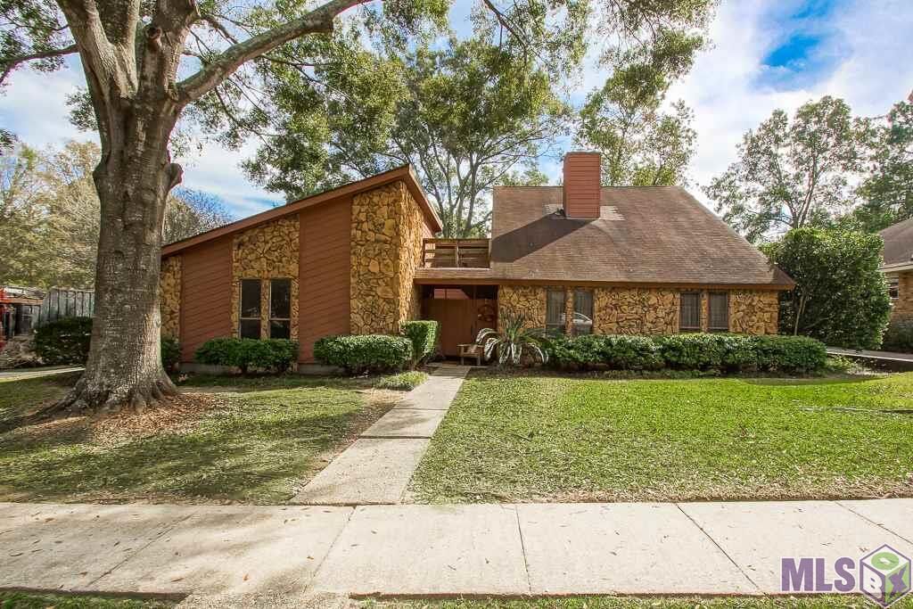 Property Photo:  824 Carriage Way  LA 70808 