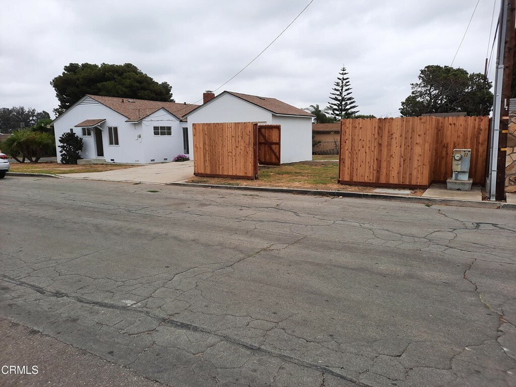 Property Photo:  2109 Johnson Drive  CA 93003 