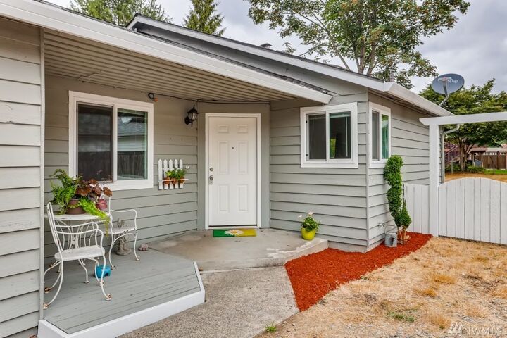 Property Photo:  19800 SE 263rd Place  WA 98042 