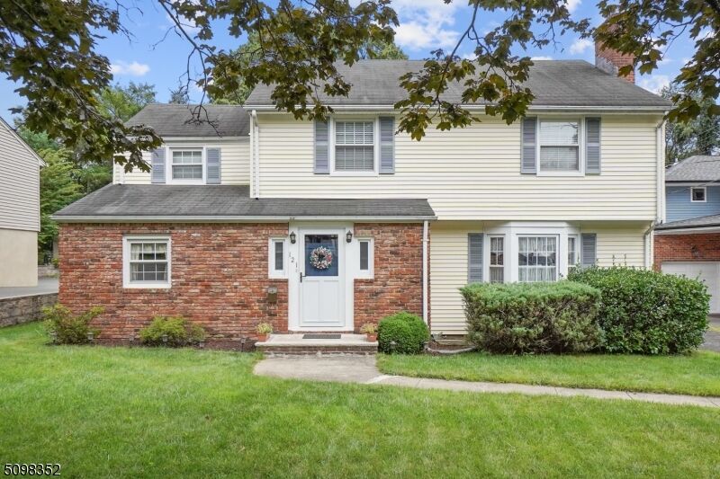 Property Photo:  121 Lyons Pl  NJ 07081 