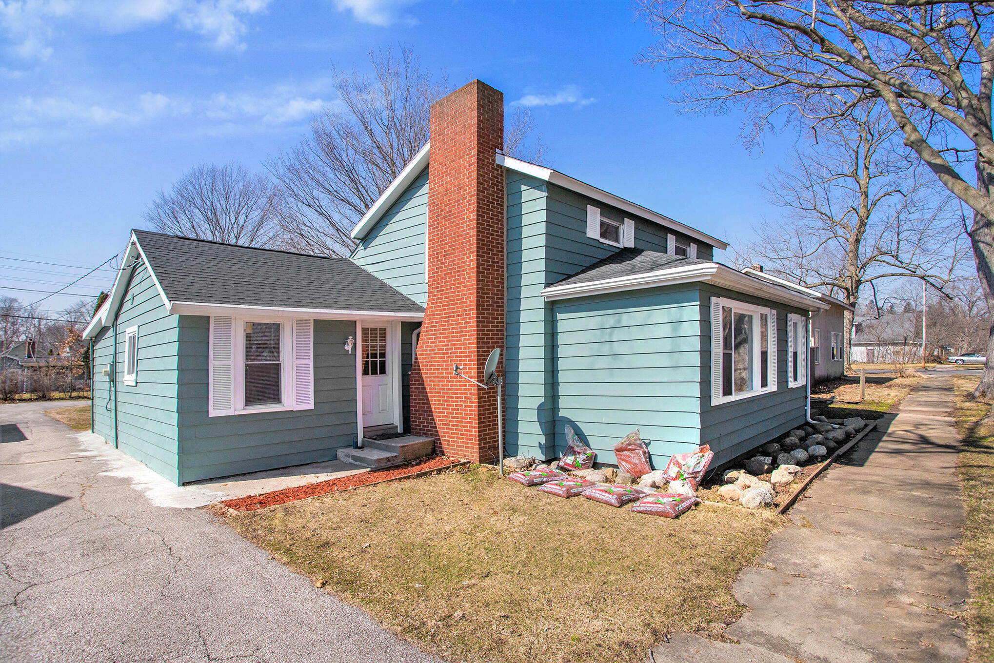 Property Photo:  205 S Bluff Street  MI 49103 