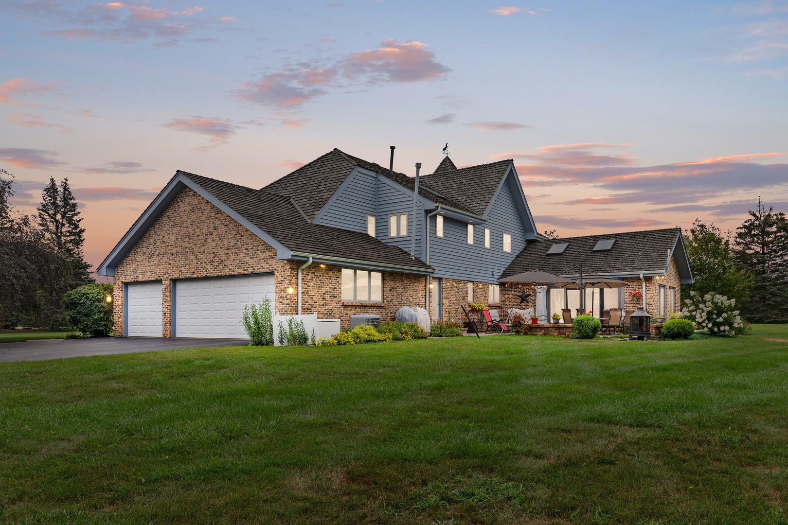 Property Photo:  22 Old Barn Road  IL 60047 