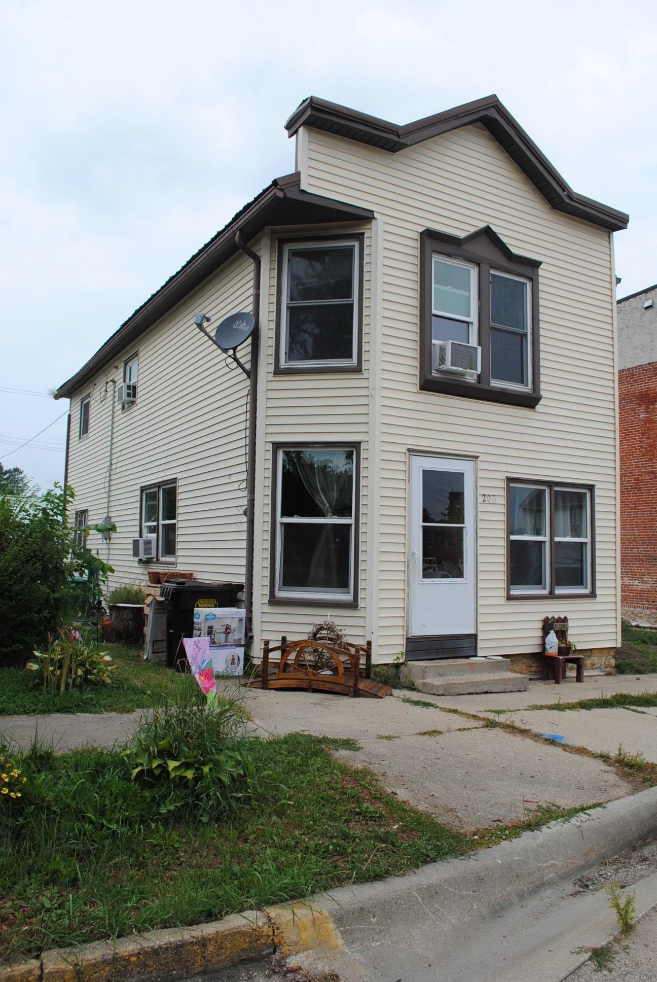 Property Photo:  206 N Main Street  IL 61047 