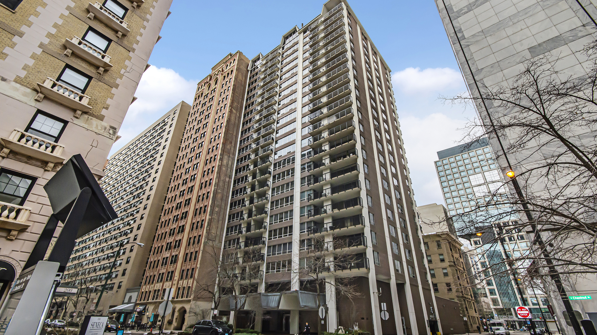 201 E Chestnut Street 19B  Chicago IL 60611 photo