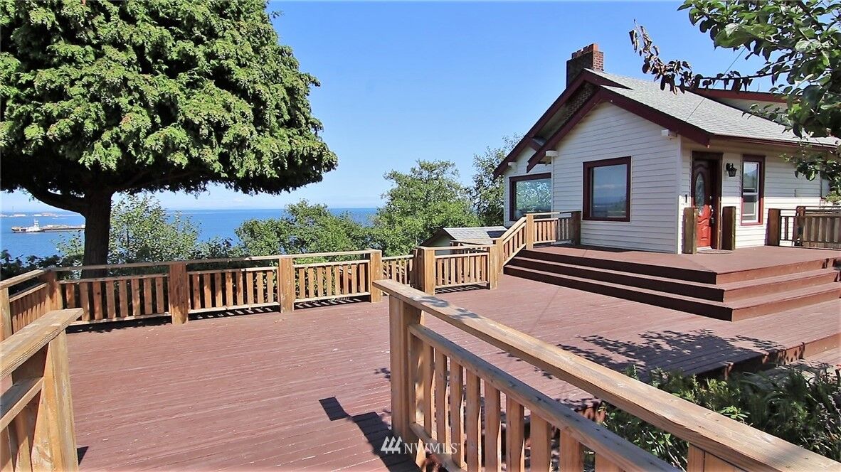 Property Photo: 705 Caroline Street WA 98362