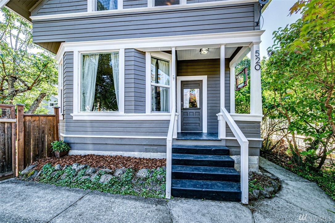 Property Photo:  520 E 4th St  WA 98362 