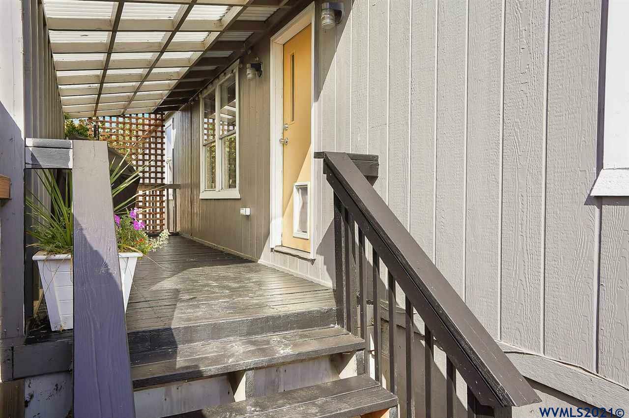 Property Photo: 4849 San Francisco (#18) Dr NE 18 OR 97305