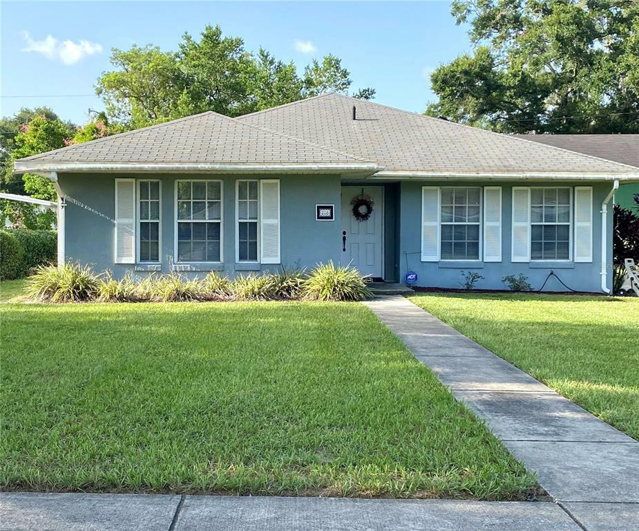 Property Photo:  208 E Cypress Street  FL 33837 