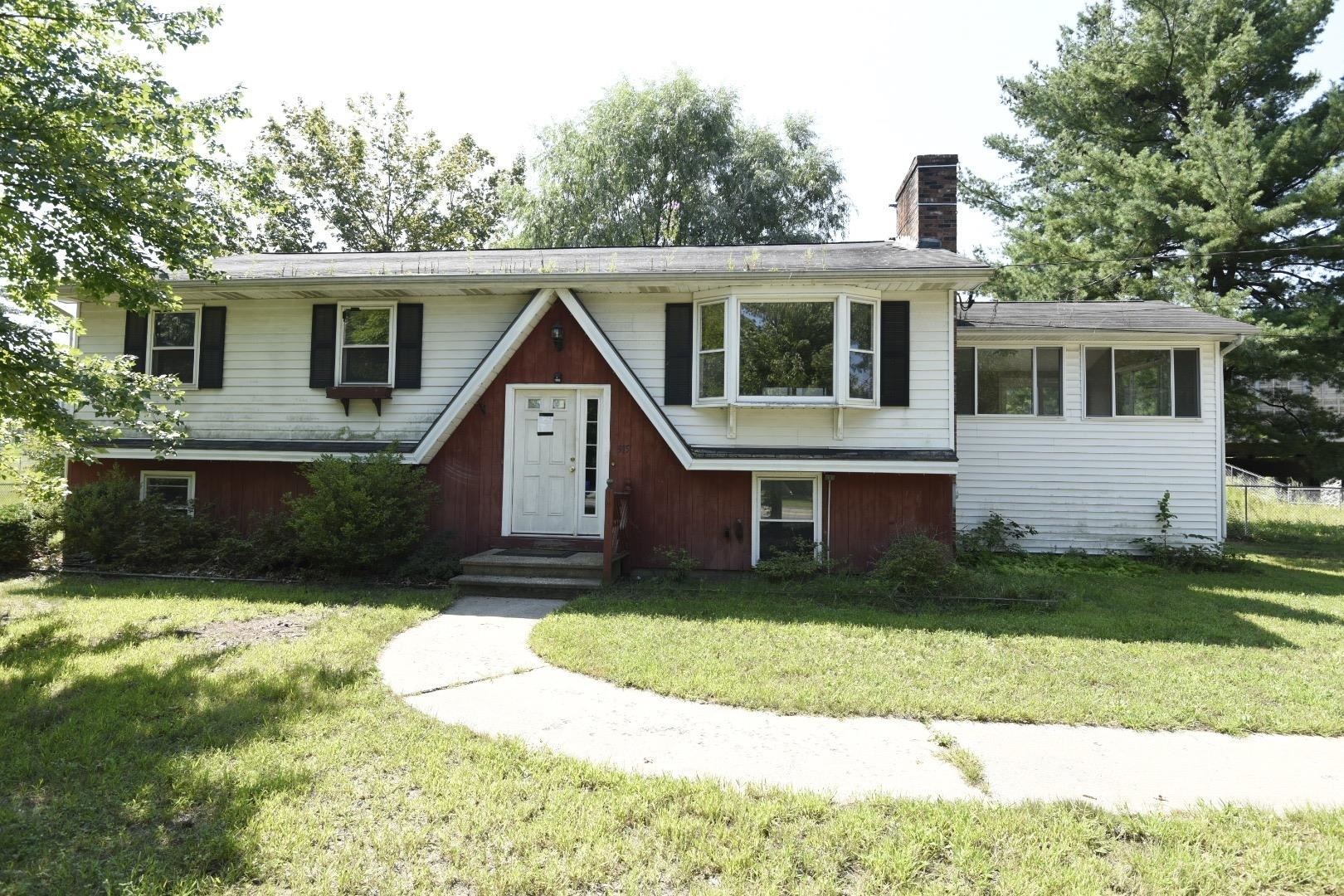 Property Photo: 915 Bodwell Road NH 03109