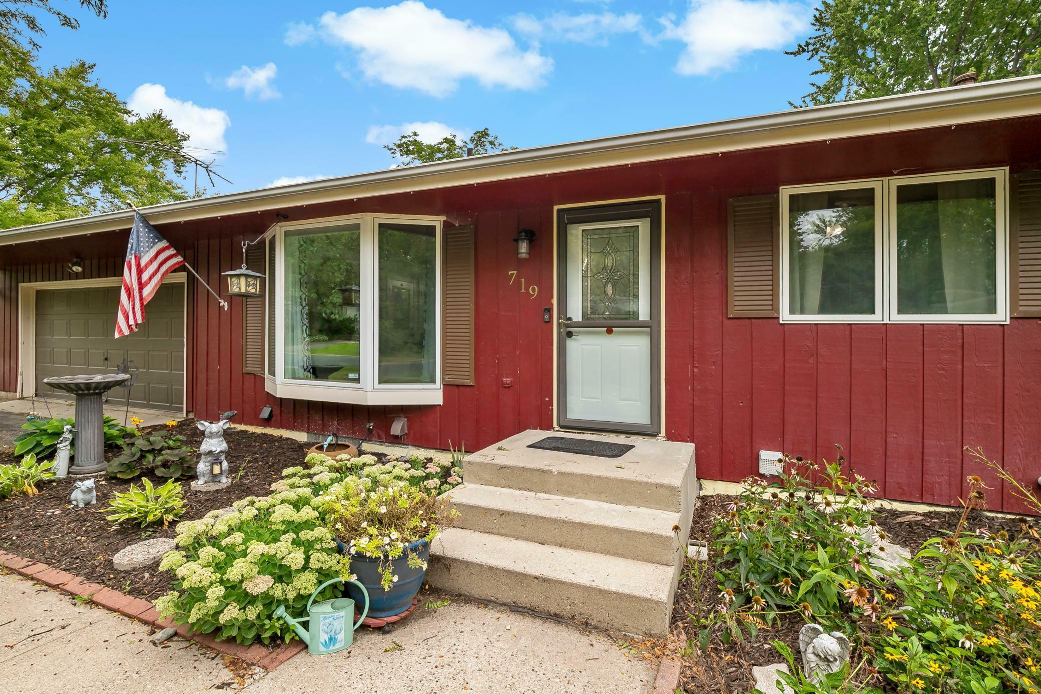 Property Photo:  719 Sibley Drive  MN 55057 