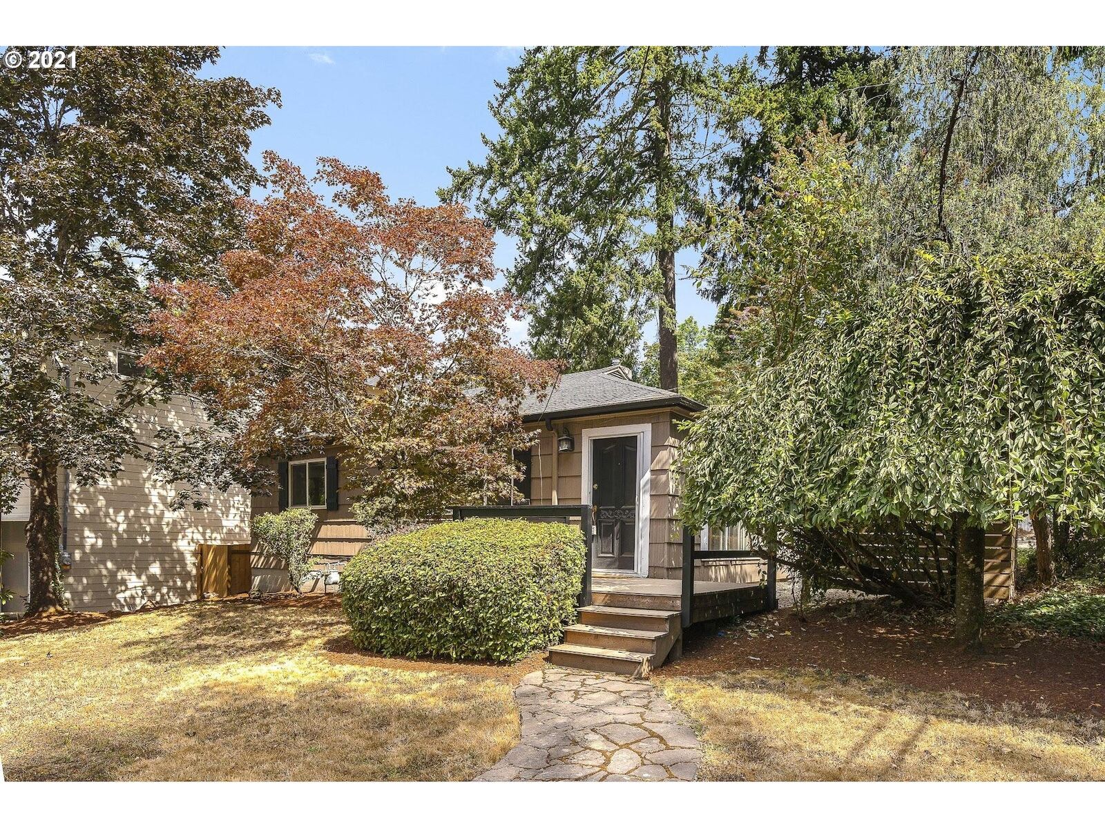 Property Photo: 11261 SW Capitol Hwy OR 97219