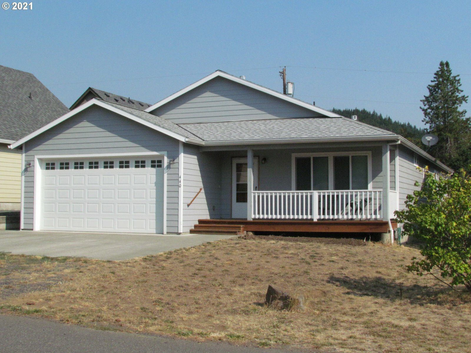 Property Photo:  440 NE Cherry St  WA 98672 