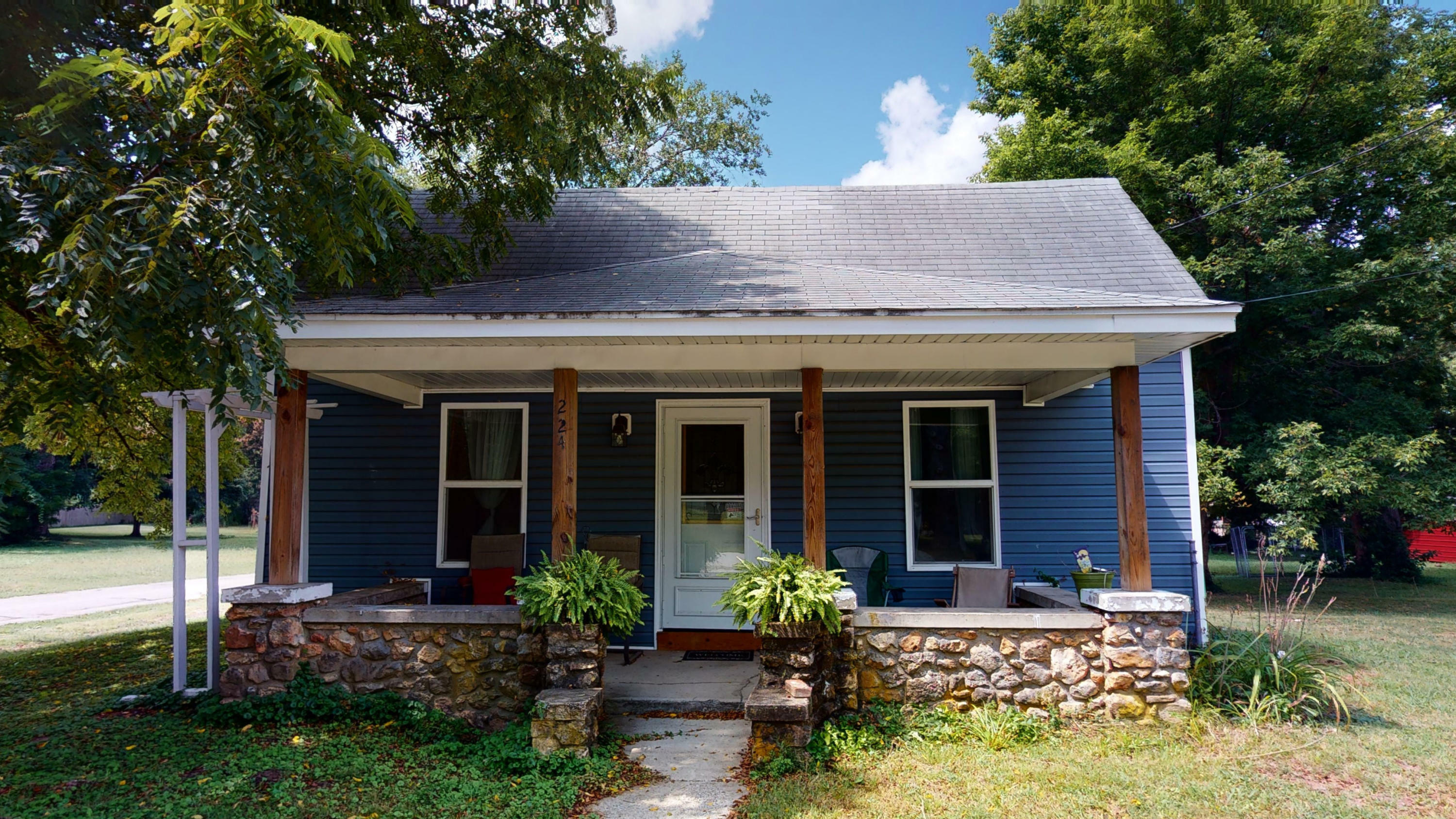 Property Photo:  224 S Pine Street  MO 65610 